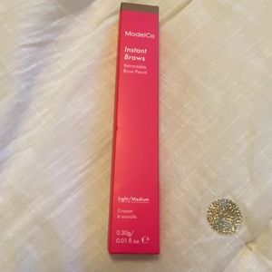 Model Co light/medium eyebrow pencil